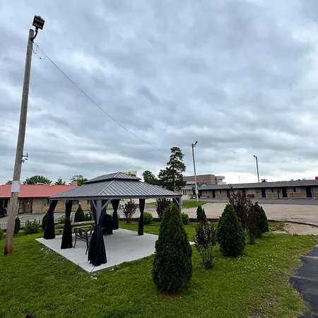 Ozark Inn & Suites-3