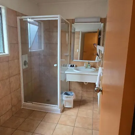 Baden Lodge Motel - Private Spa Bath-2