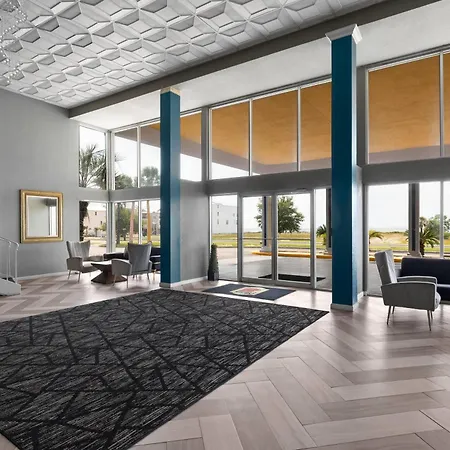 Super 8 By Wyndham Biloxi At The Beach-3