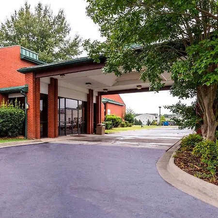 Studios And Suites 4 Less Emporia-2