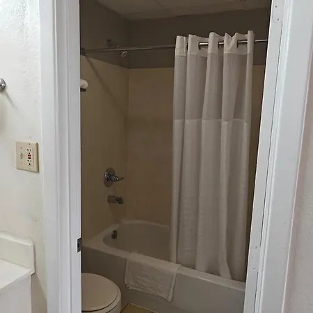 Travelodge By Wyndham Richmond Kentucky-2