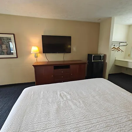Travelodge By Wyndham Richmond Kentucky-3
