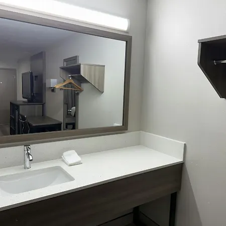 Red Roof Inn Orangeburg-3