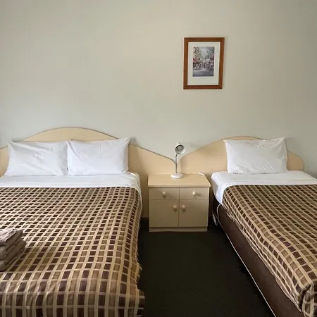 Ambassador Motor Inn-2