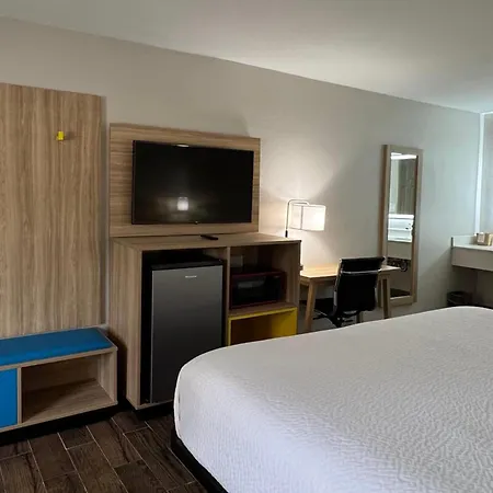 Days Inn By Wyndham Gainesville Hospital - University Area-3