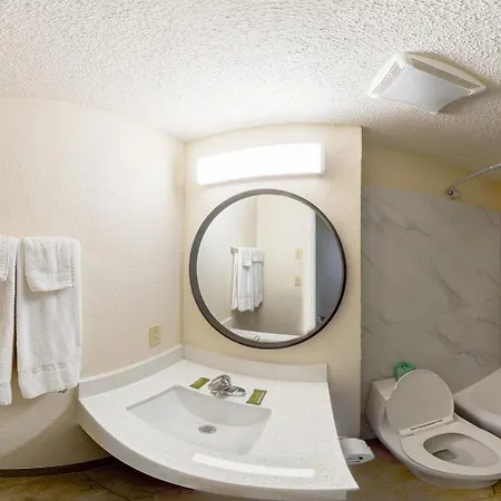 James River Inn & Suites-2