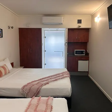 Ayr Traveller'S Motel-2