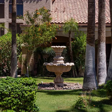 La Fuente Inn & Suites-2