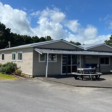 Stratford Motel & Holiday Park-2
