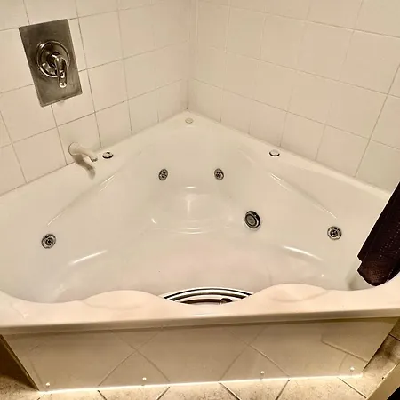 New Castle Motor Lodge-3