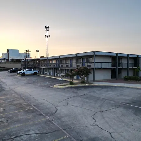 Texas Inn & Suites-3