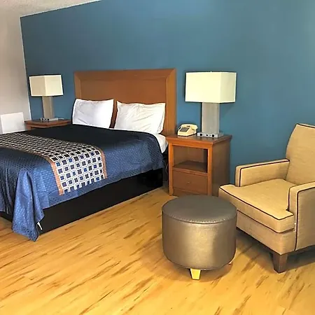 Relax Inn Savannah-2