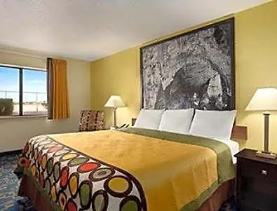 Super 8 By Wyndham Carlsbad-3