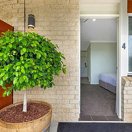 The Duck Inn Apartments-3