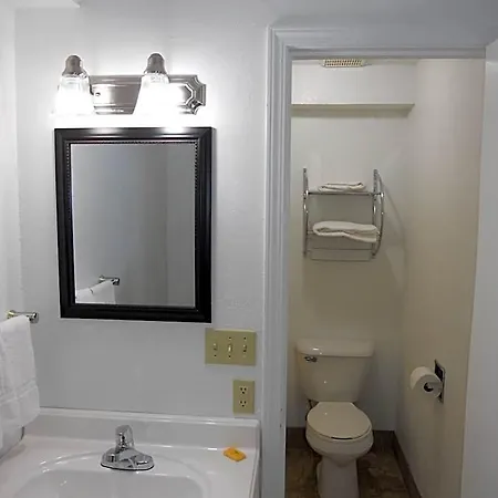 Knights Inn Harrisonville-2