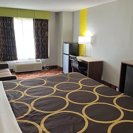 Super 8 By Wyndham Lake Of The Ozarks-3