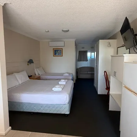 Holiday Lodge Motor Inn-3