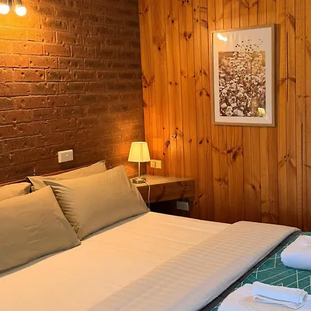 Country Roads Motor Inn-3