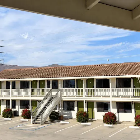 Motel 8 Soledad-2