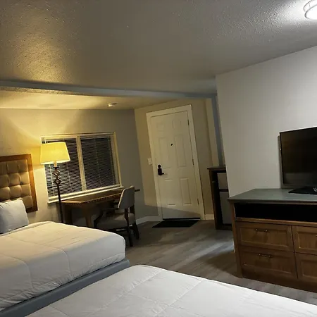 Longmont Lodge & Rv Park-3
