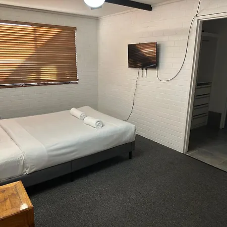 Allan Cunningham Motel-3