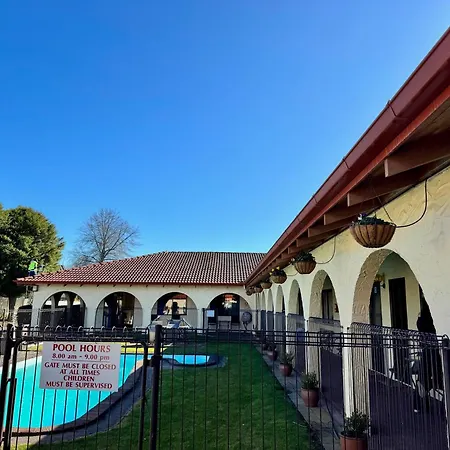 Captains Quarters Motor Inn-2
