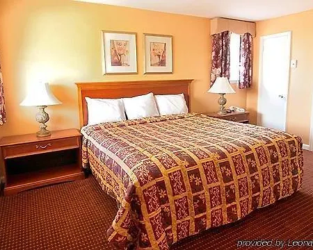 Parkway Inn Philadelphia Airport-2