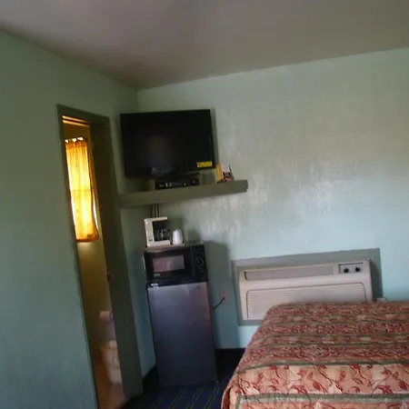 Budget Inn Mount Airy-2