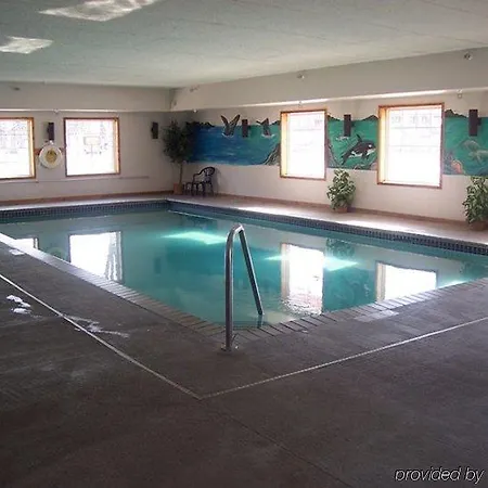 Budget Host Inn & Suites North Branch-3