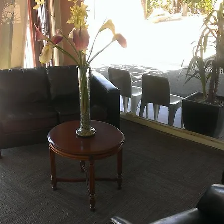 Lindy Lodge Motel-2