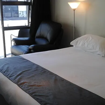 Comfort Inn Fairmont Motor Lodge-3