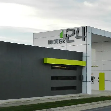 Motel 24-2