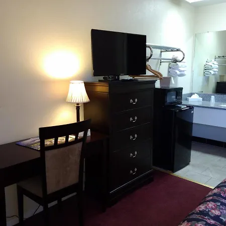 Travelers Motel-3
