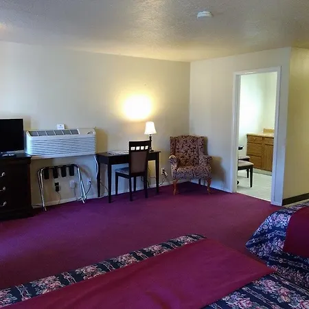 Travelers Motel-2