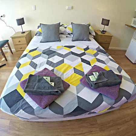 Turn-In Motel-2