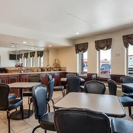 Americas Best Value Inn Paris-3