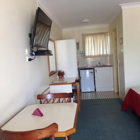 Country Rose Motel Warwick-3