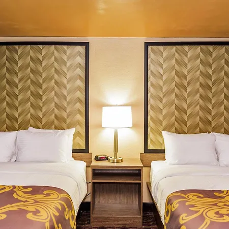 Aarya Hotel By Niagara Fashion Outlets-2