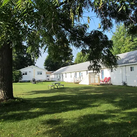 The Maplewood Motel-2