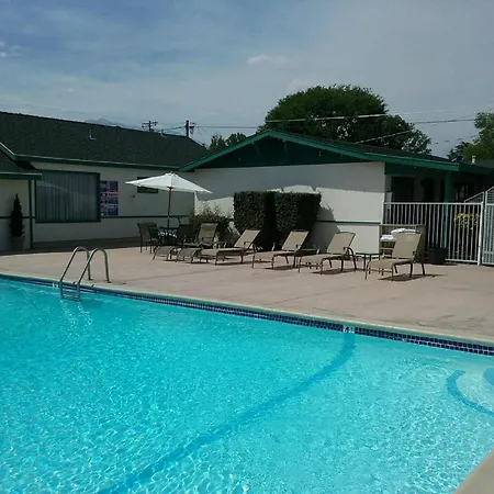 Bishop Village Motel-3