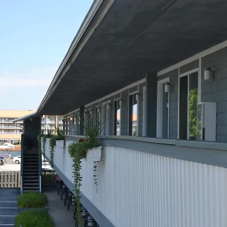 The Ship Motel-3