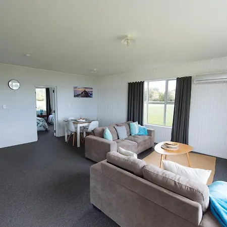Pounawea Waterfront Motels-3