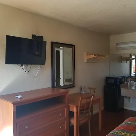 Tiffany Inn Corona-3
