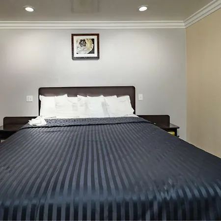 Travelodge By Wyndham Sacramento Convention Center-2