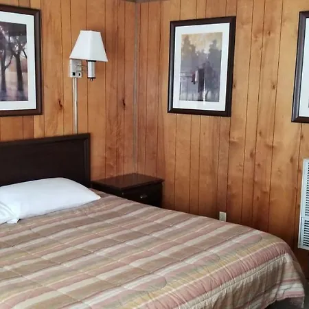 The Whispering Elms Motel-3