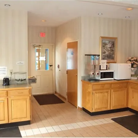 Amerivu Inn And Suites - Siler City-3