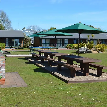 Cedarwood Lakeside Motel & Conference Venue-2
