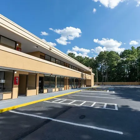 Super 8 By Wyndham Goldsboro-3