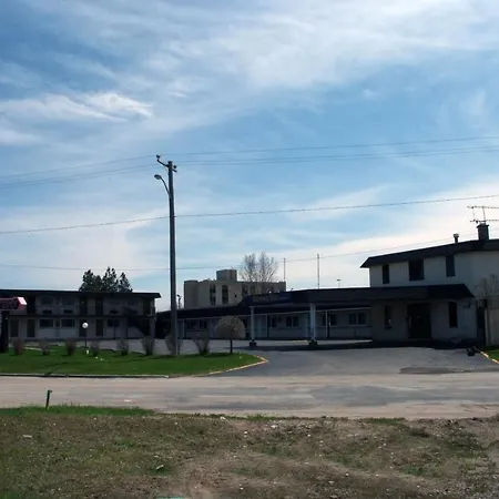 Fairway Inn & Suites-3