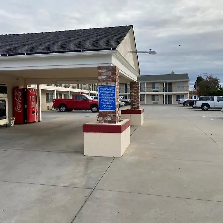 Colonial Motel-2